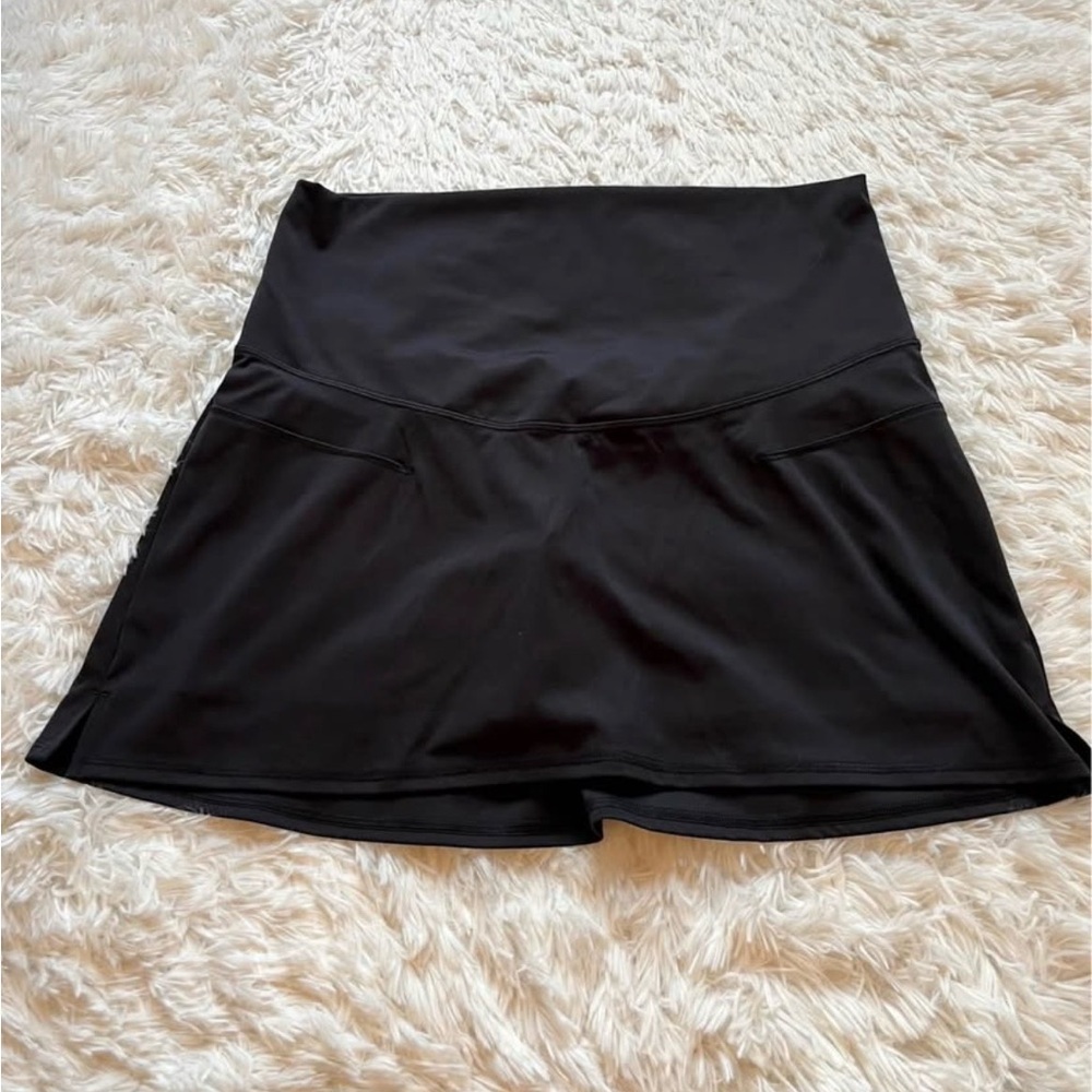 Old Navy Women's Maternity Black Skort